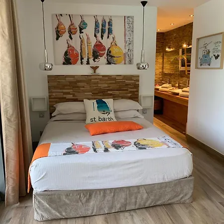 Couette-café Les Voiles De Valescure D'hôtes Et Son Espace Bien 4*