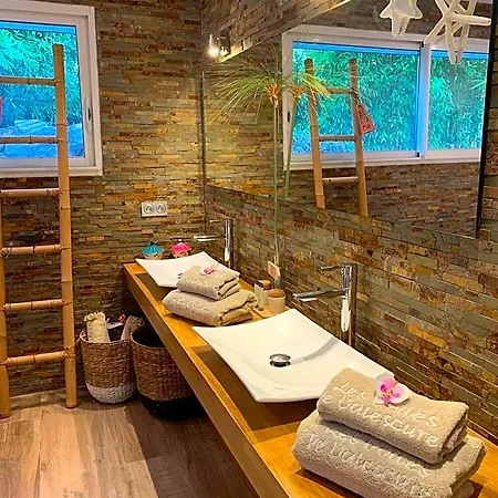Bed & Breakfast Les Voiles De Valescure 4*