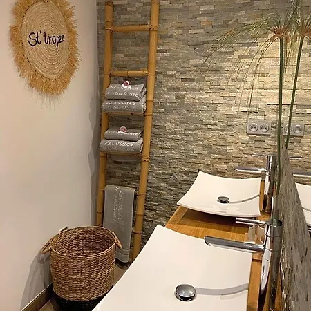 Bed & Breakfast Les Voiles De Valescure 4*