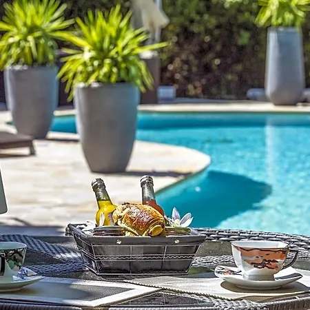 Bed & Breakfast Les Voiles De Valescure