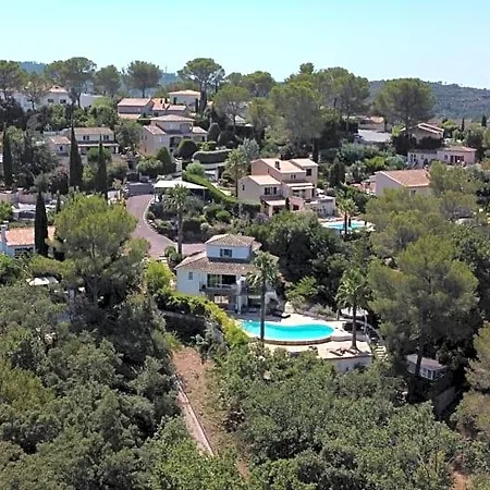 Les Voiles De Valescure Bed & Breakfast 4*